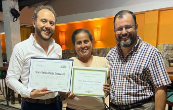 Cargill Colombia team members with certificates